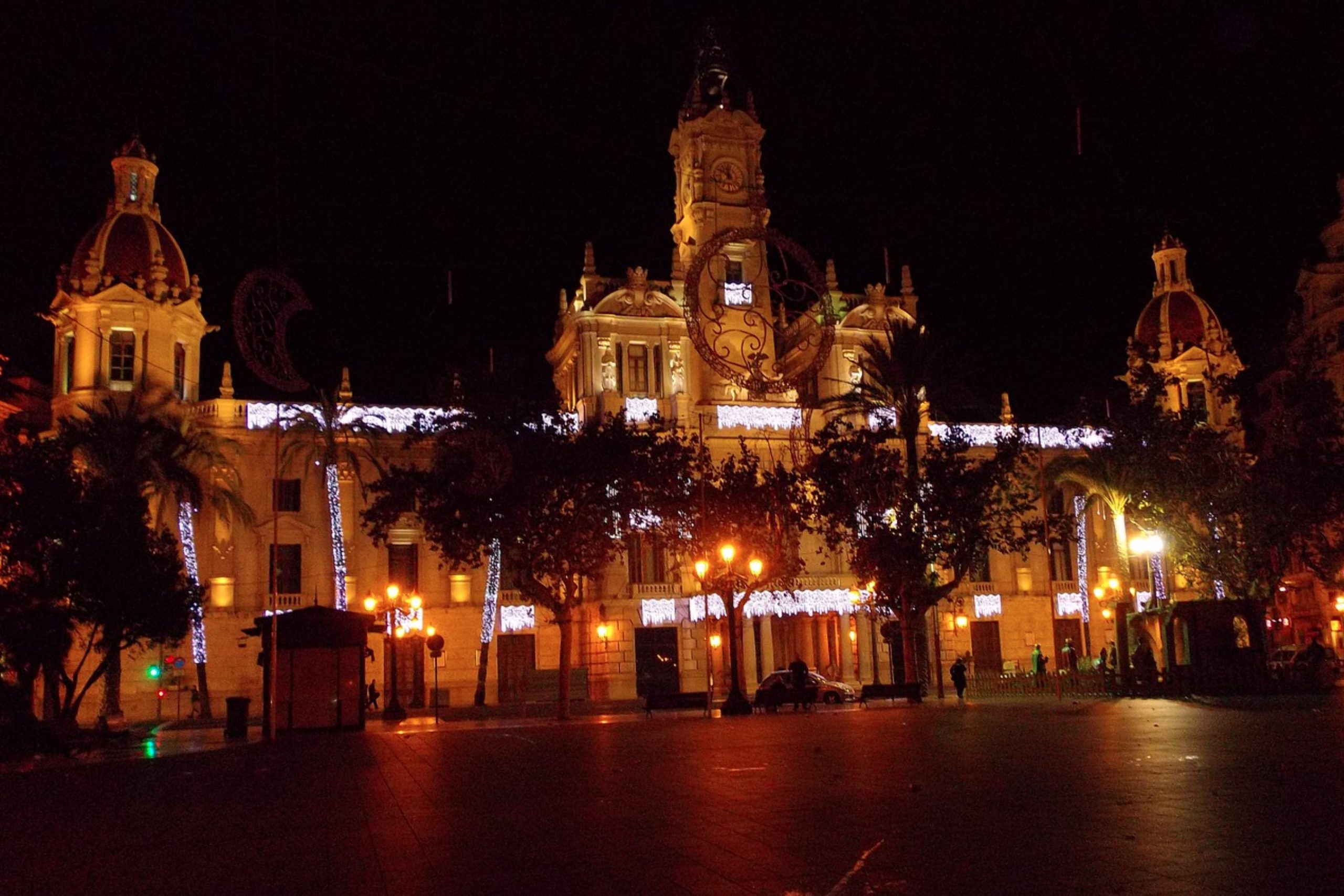 Valencia city hall - Plaza del Ayuntamiento at night